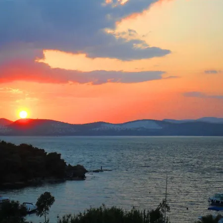 Sunset Bay Apartment *